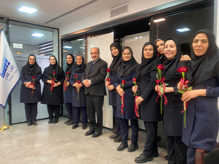 تجلیل از بانوان شاغل در شرکت کاشی پارس به مناسبت روز مادر